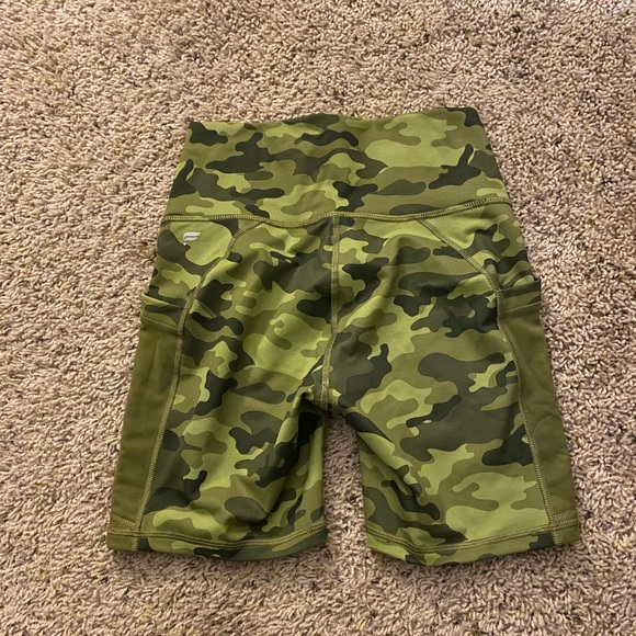 Fabletics Shorts - Picture 2 of 2